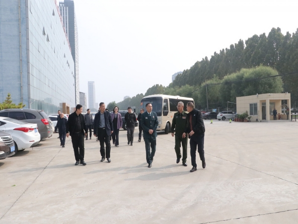 縣委常委、縣人武部部長及濟寧市軍分區(qū)調(diào)研小組到我公司調(diào)研產(chǎn)業(yè)融合